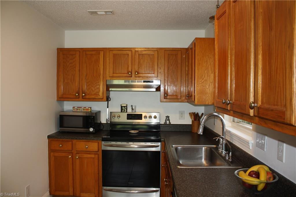 2458 Shadow Valley Road High Point, NC 27265 - Photo 4 of 12 Kitchen