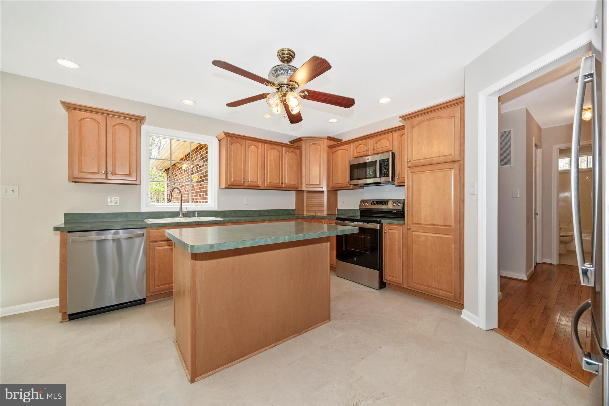 10393 Liberty Road Frederick, MD 21701 - Photo 4 of 47 Kitchen w/pull out shelves, stainless appliances