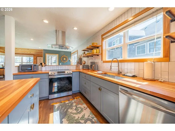 $750,000 | 5855 Barefoot Lane, Pacific City, OR 97135