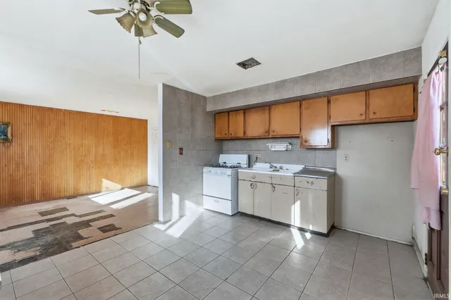 $90,000 | 1842 Kinsmoor Avenue, Fort Wayne, IN 46809