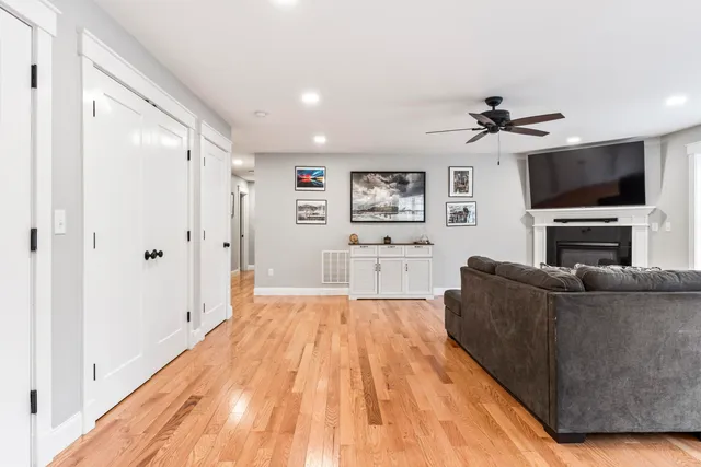 $899,000 | 3 Hales Road, York, ME 03902