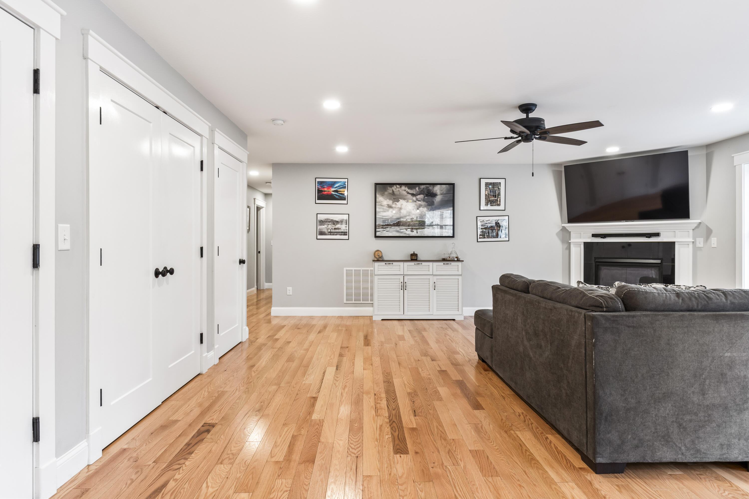 3 Hales Road York, ME 03902 - Photo 7 of 50 Living Room 2