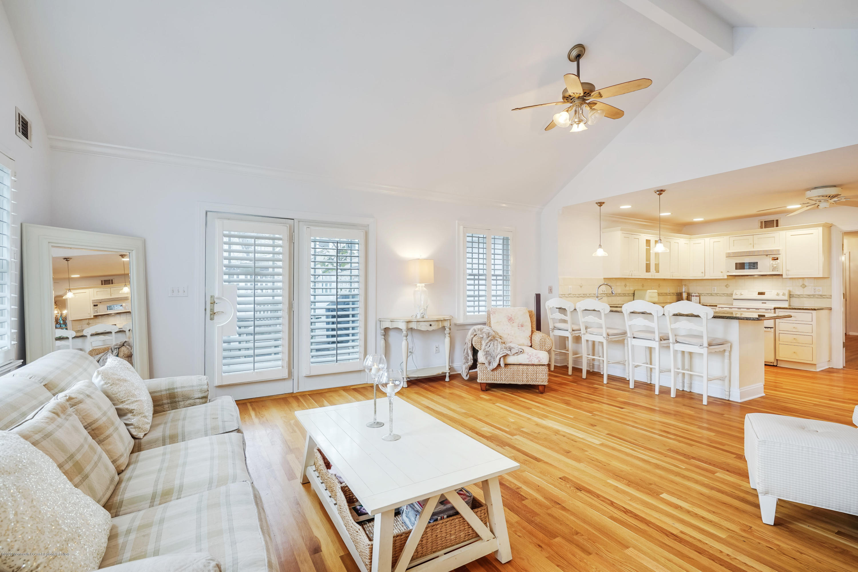 90 River Road Rumson, NJ 07760 - Photo 2 of 33 Living5