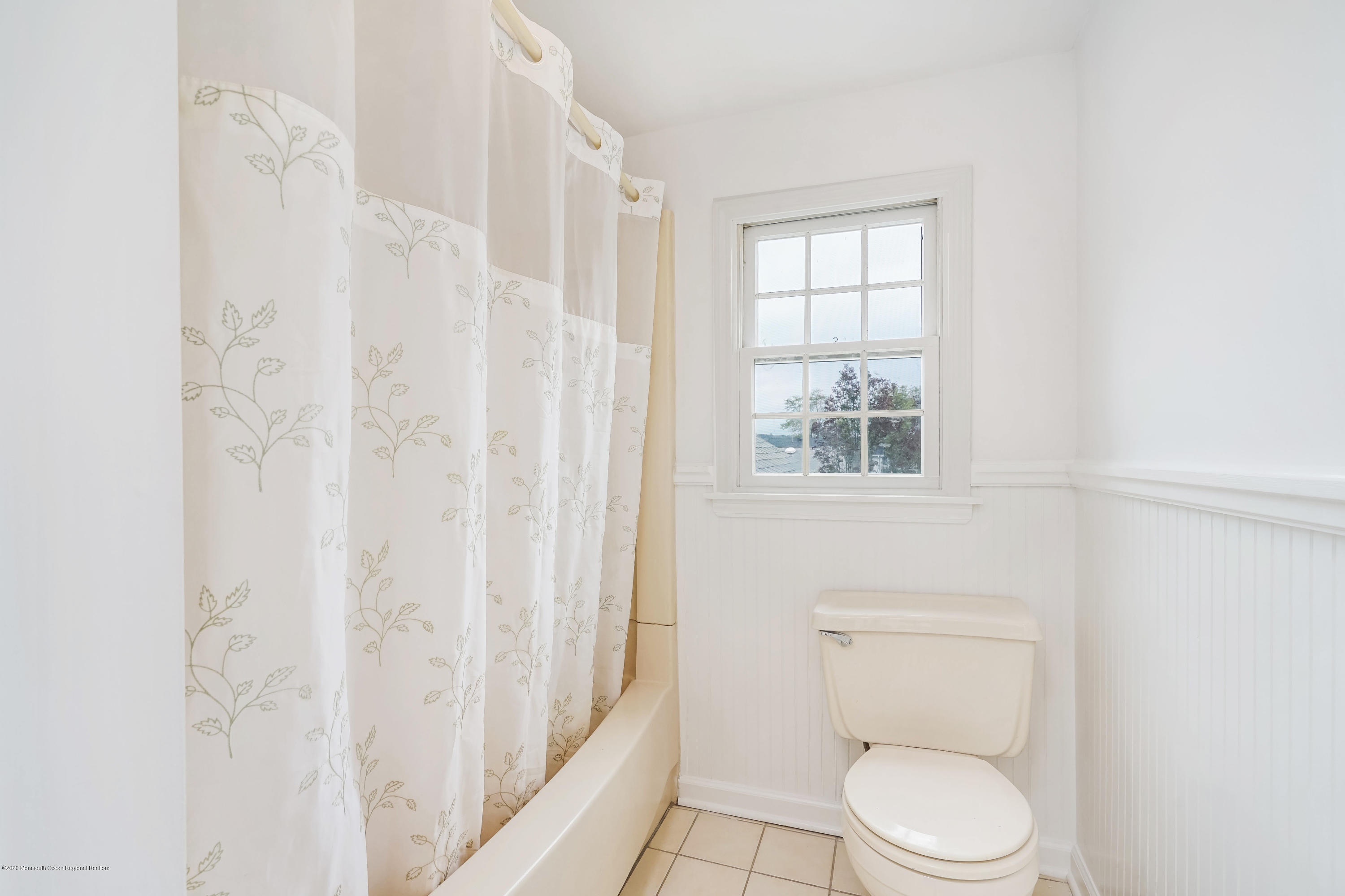 90 River Road Rumson, NJ 07760 - Photo 16 of 33 Upstairs Bath2