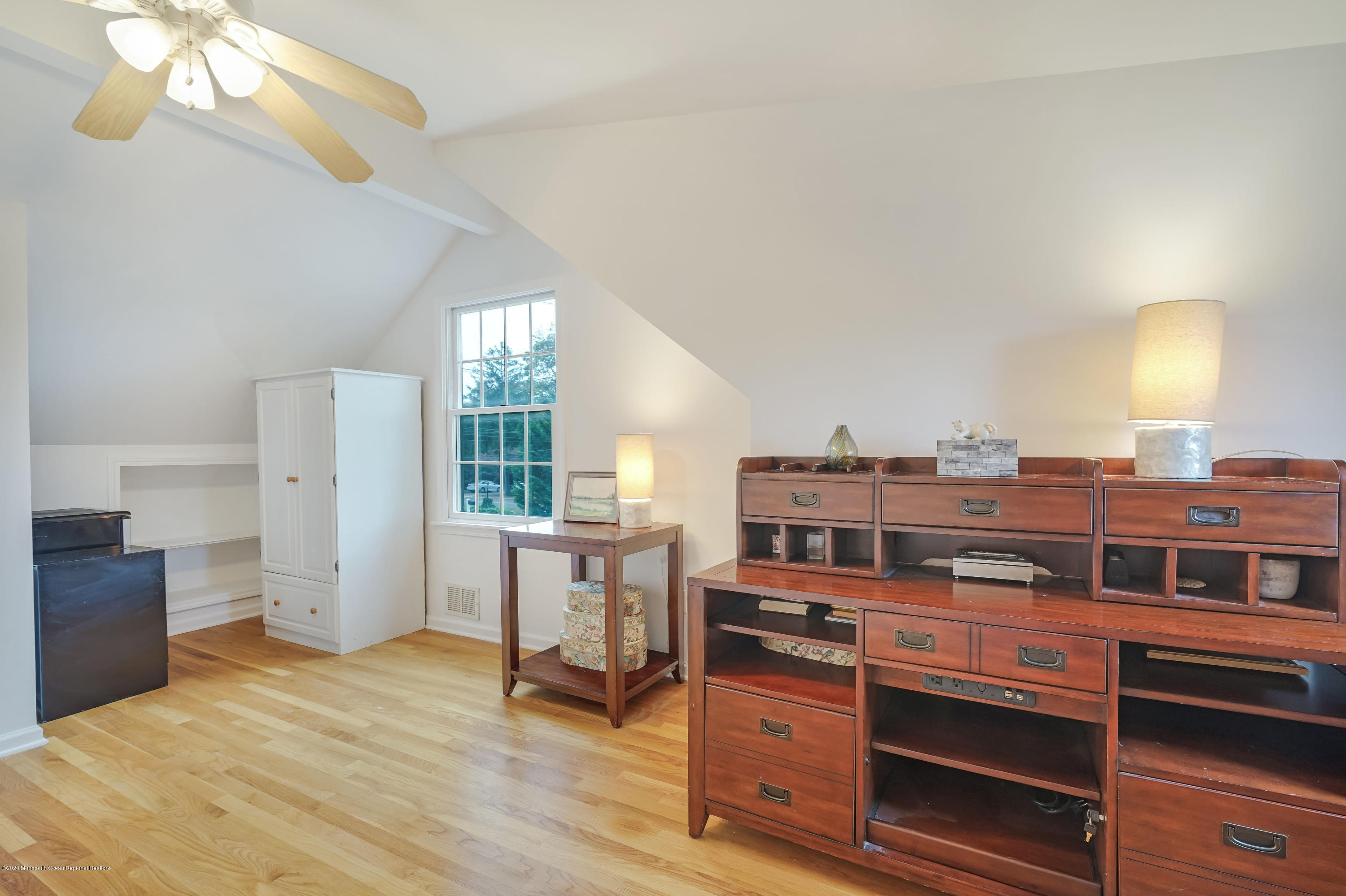 90 River Road Rumson, NJ 07760 - Photo 21 of 33 4th bed upstairs