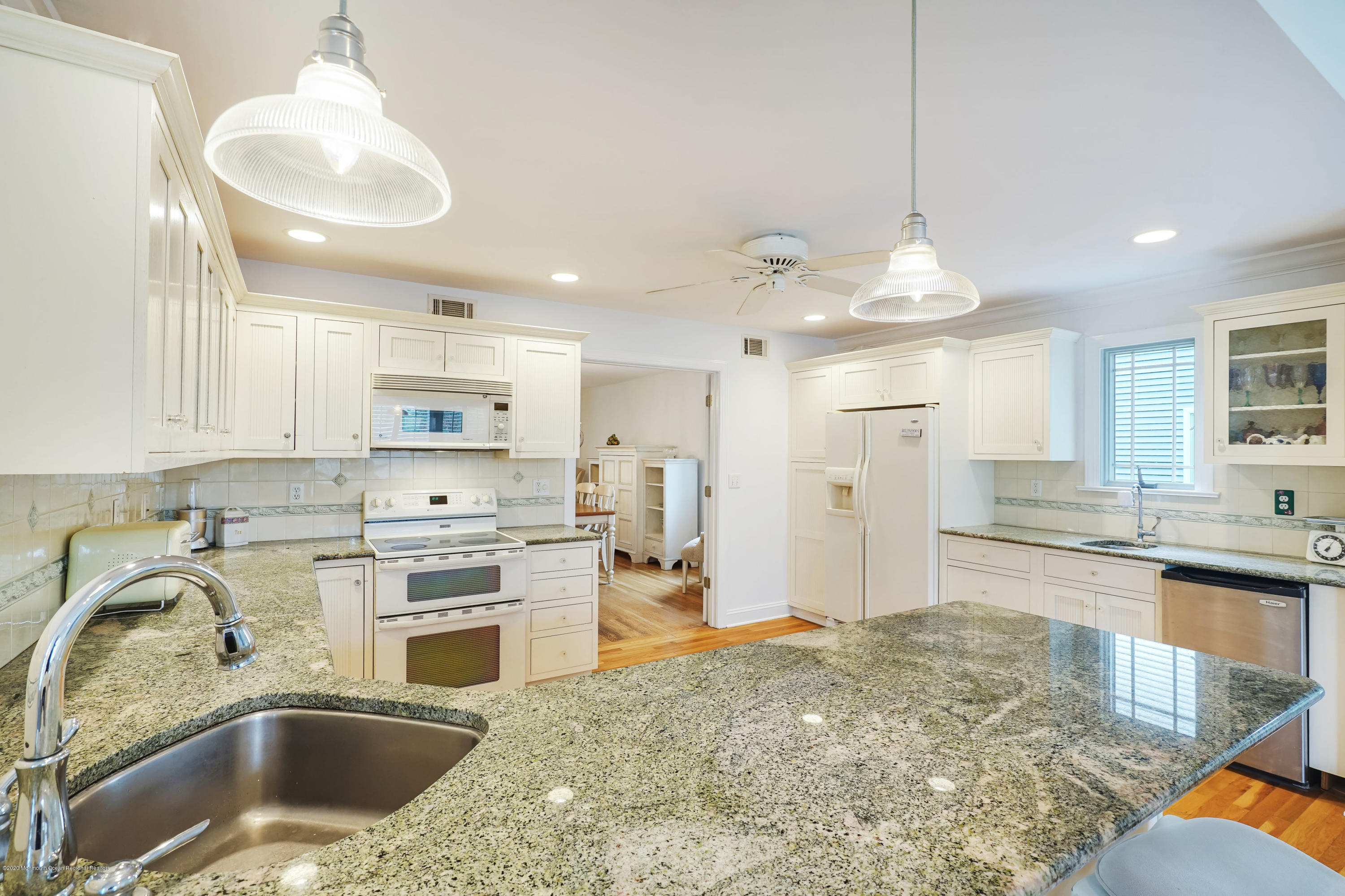 90 River Road Rumson, NJ 07760 - Photo 6 of 33 kitchen4