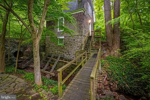 $880,000 | 401 Edgevale Road, Baltimore, MD 21210