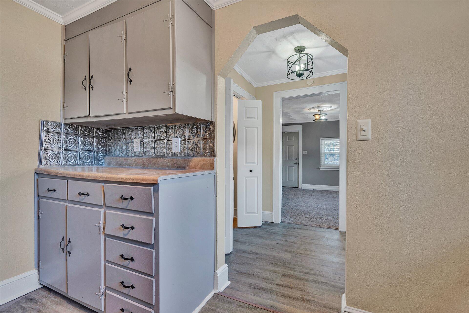 1329 Peters Creek Road Roanoke, VA 24017 - Photo 8 of 27