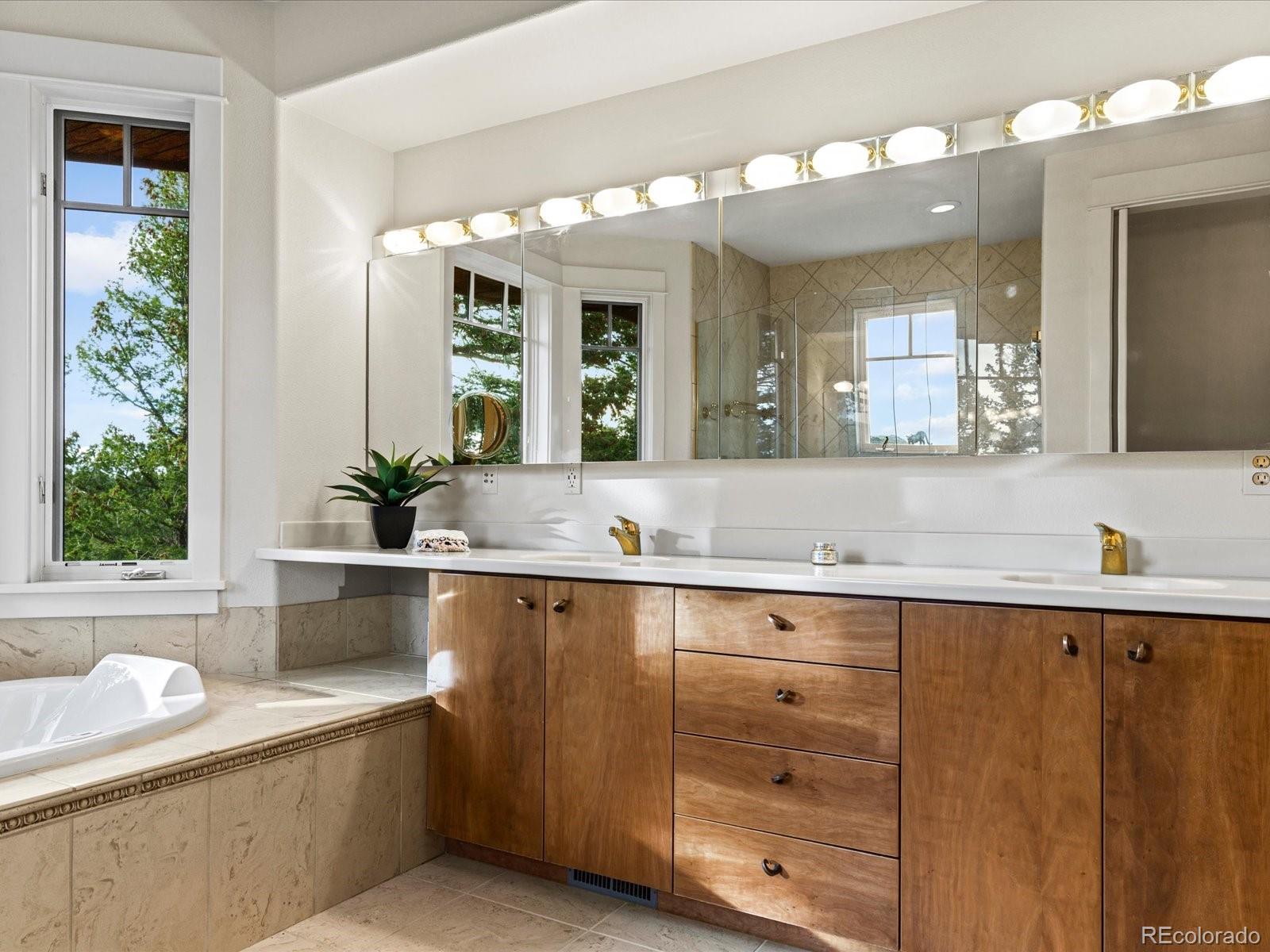 6264 Flagstaff Road Boulder, CO 80302 - Photo 41 of 50 a bathroom with a tub a sink and mirror