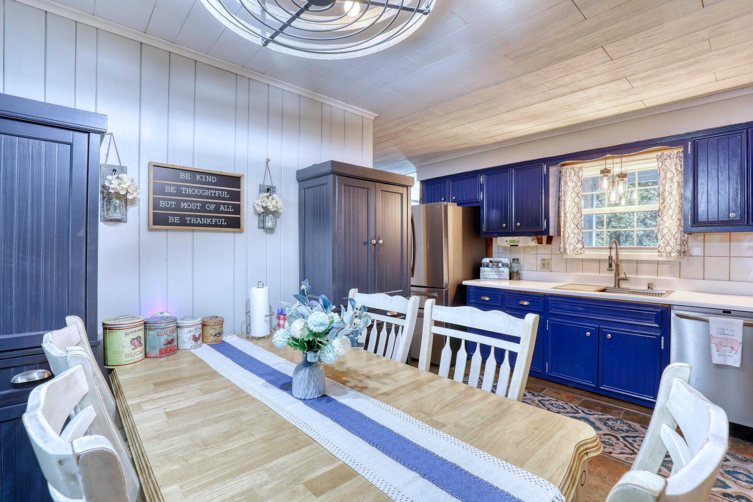 11031 West Ruby Avenue Wauwatosa, WI 53225 - Photo 13 of 39 Dining/Kitchen