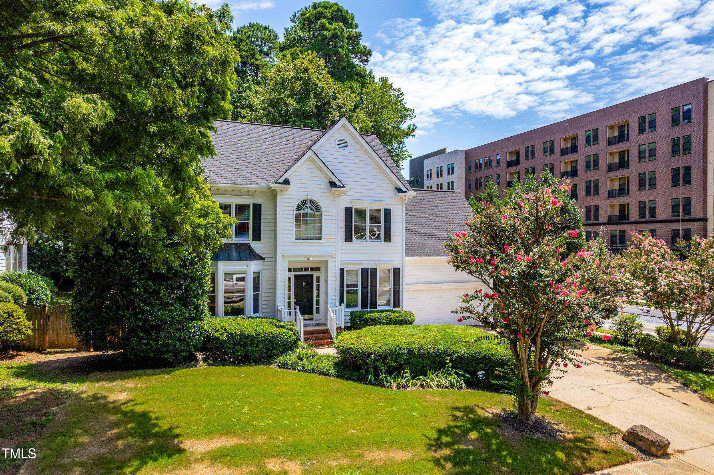 600 Hardimont Road Raleigh, NC 27609 - Photo 4 of 56 a front view of a house with garden