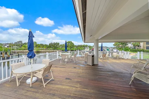 $725,000 | 811 Oak Harbour Drive, Juno Beach, FL 33408