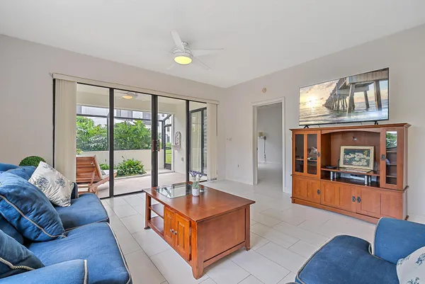 $725,000 | 811 Oak Harbour Drive, Juno Beach, FL 33408