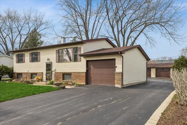 $390,000 | 18508 West Woodland Terrace, Gurnee, IL 60031
