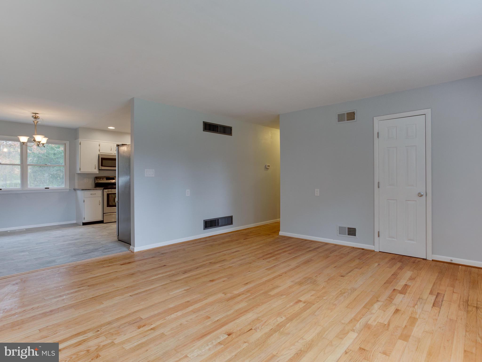 274 Bayard Road Lothian, MD 20711 - Photo 4 of 23 living room