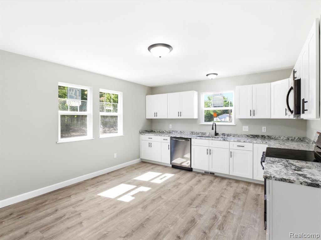 2921 Beach Road Port Huron, MI 48060 - Photo 12 of 29