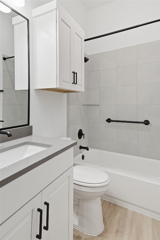 209 Springhouse Road Georgetown, TX 78628 - Photo 25 of 31 The 3rd full bath, located off the entryway and next to guest bedroom #4