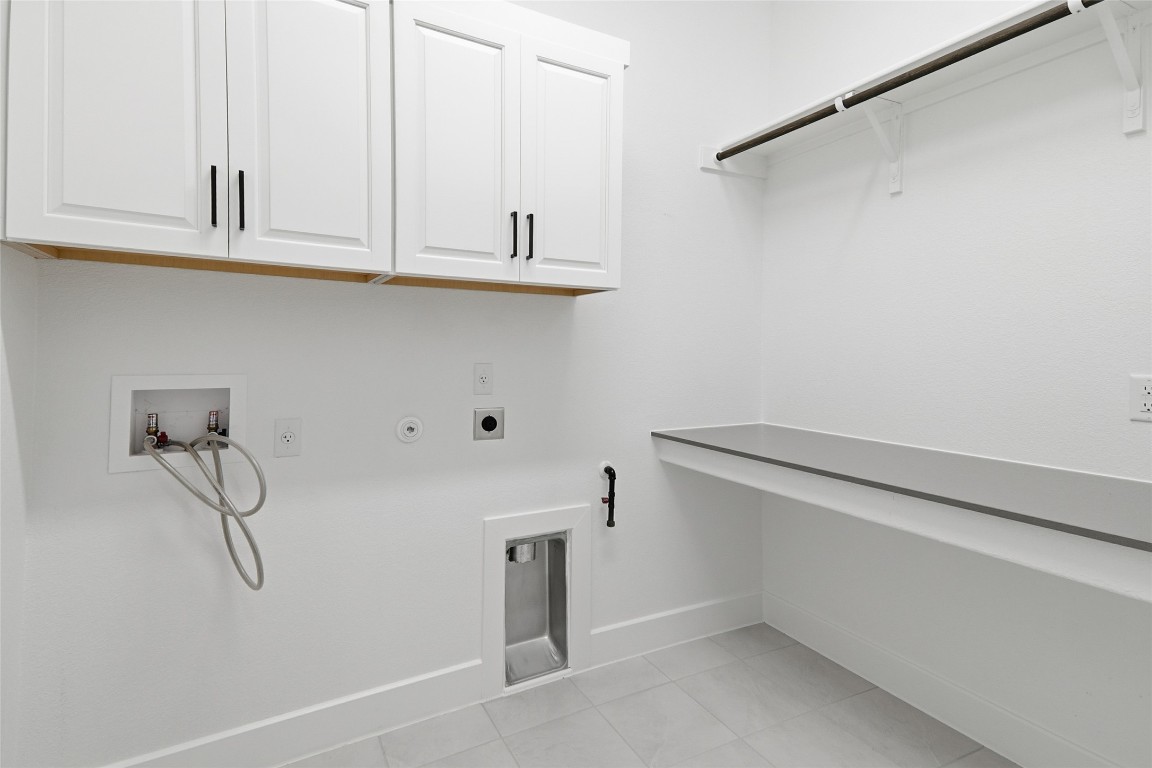 209 Springhouse Road Georgetown, TX 78628 - Photo 27 of 31 Excellent use of space in here with a folding counter and hanging rod