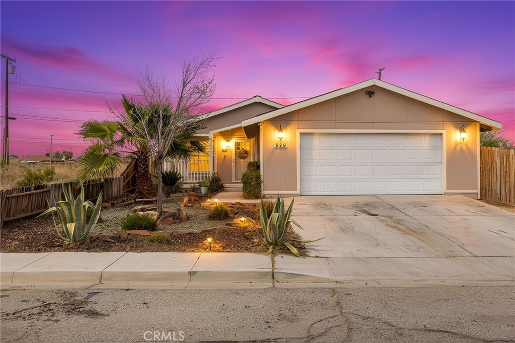 922 West Vulcan Avenue Ridgecrest, CA 93555 - Photo 1 of 21