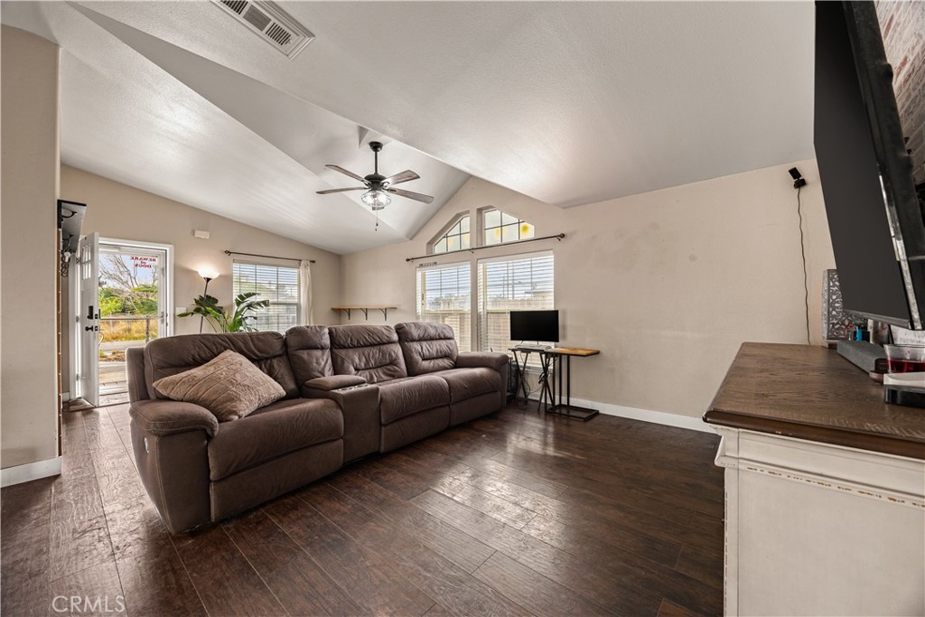 922 West Vulcan Avenue Ridgecrest, CA 93555 - Photo 10 of 21