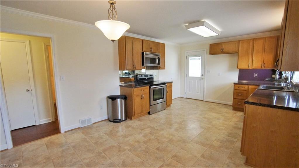 6764 Eldred Road Walkertown, NC 27051 - Photo 3 of 30 Gallery Image 3