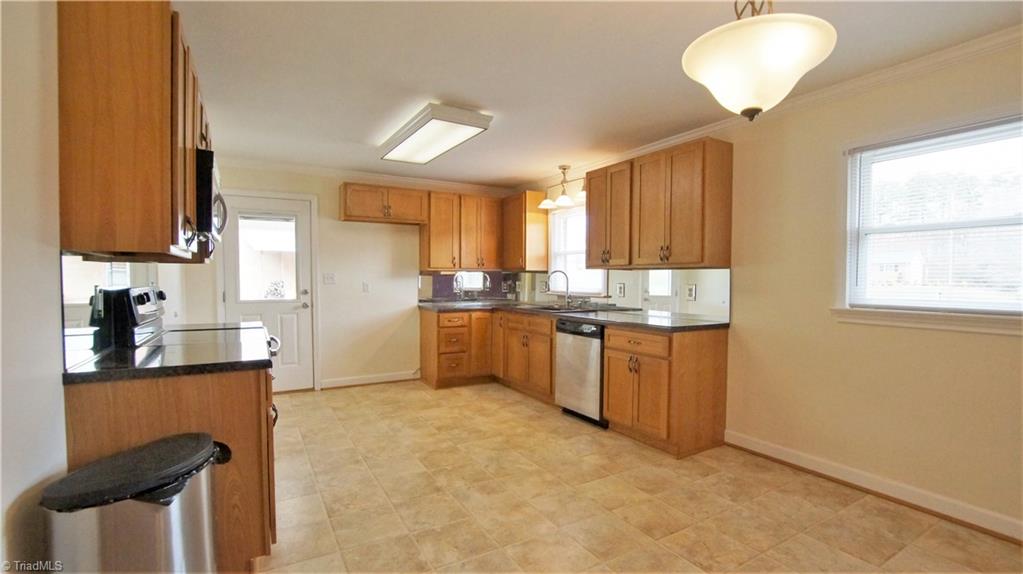 6764 Eldred Road Walkertown, NC 27051 - Photo 4 of 30 Gallery Image 4