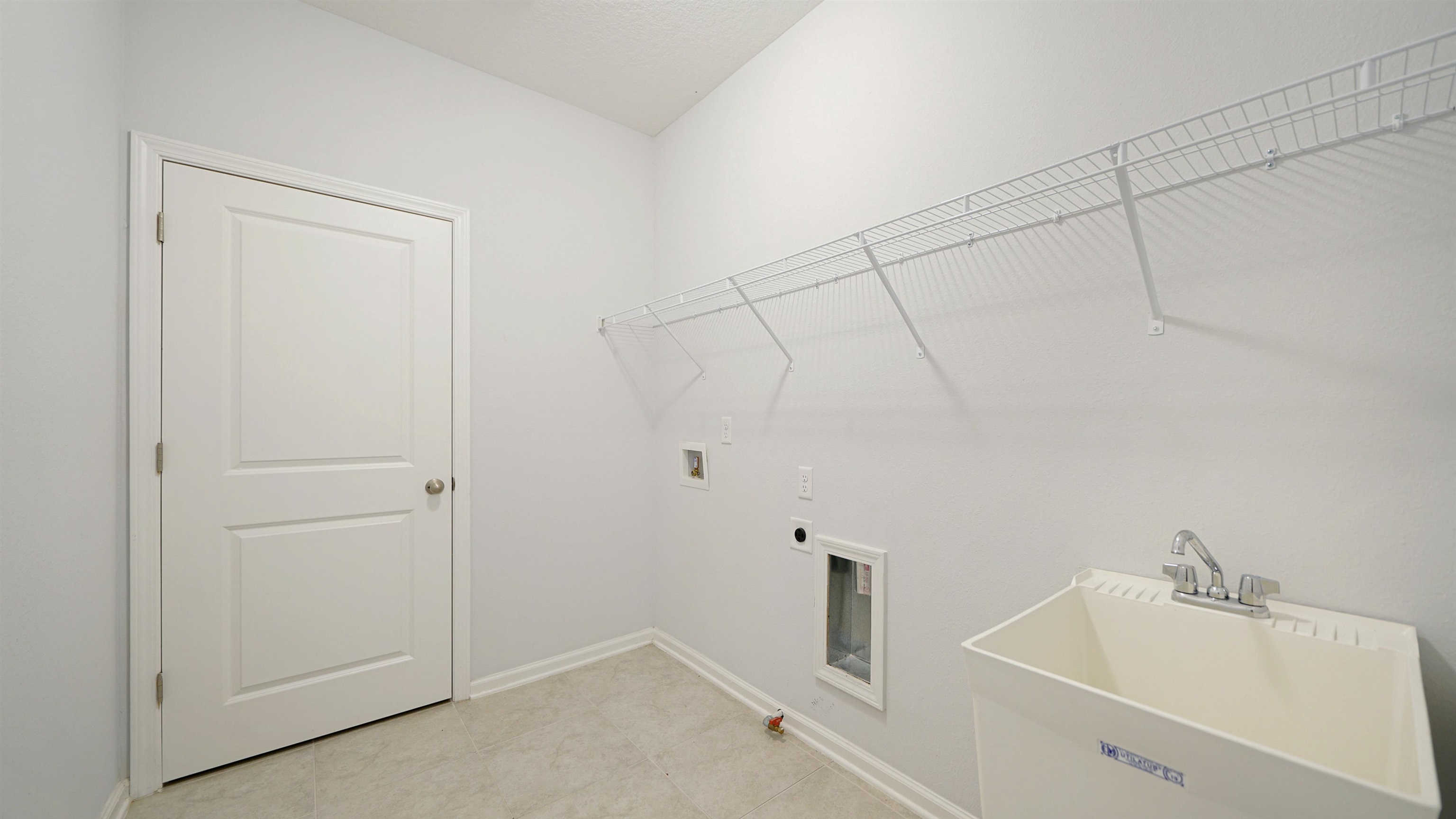 443 Watervale Drive St. Augustine, FL 32092 - Photo 24 of 39 a bathroom with a sink and tub