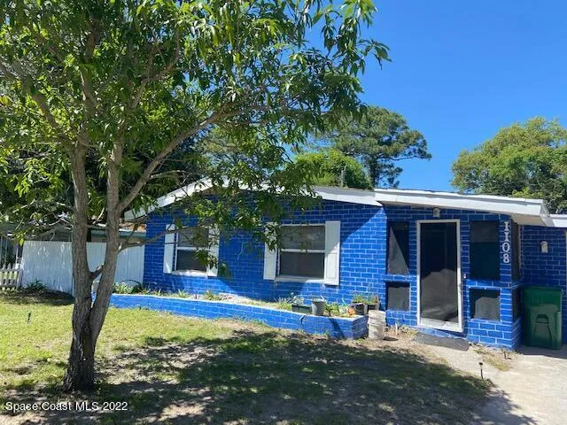 a view of a house with backyard porch and sitting area
