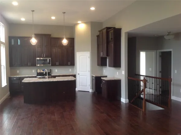 $525,900 | 1607 Sugar Creek Drive, Festus, MO 63028