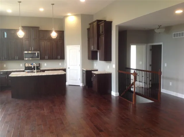 $525,900 | 1607 Sugar Creek Drive, Festus, MO 63028