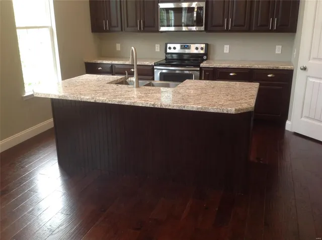 $525,900 | 1607 Sugar Creek Drive, Festus, MO 63028