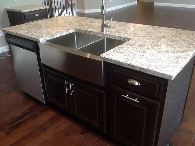 $525,900 | 1607 Sugar Creek Drive, Festus, MO 63028