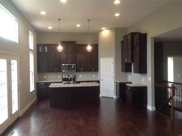 $525,900 | 1607 Sugar Creek Drive, Festus, MO 63028