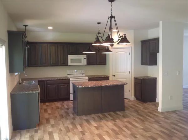 $525,900 | 1607 Sugar Creek Drive, Festus, MO 63028