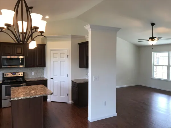 $525,900 | 1607 Sugar Creek Drive, Festus, MO 63028
