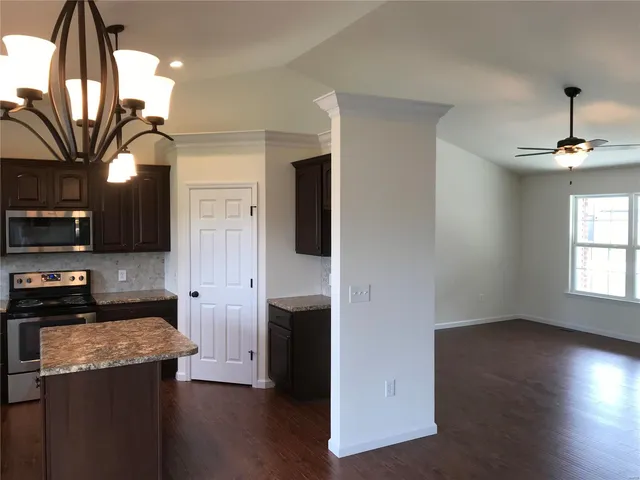 $525,900 | 1607 Sugar Creek Drive, Festus, MO 63028