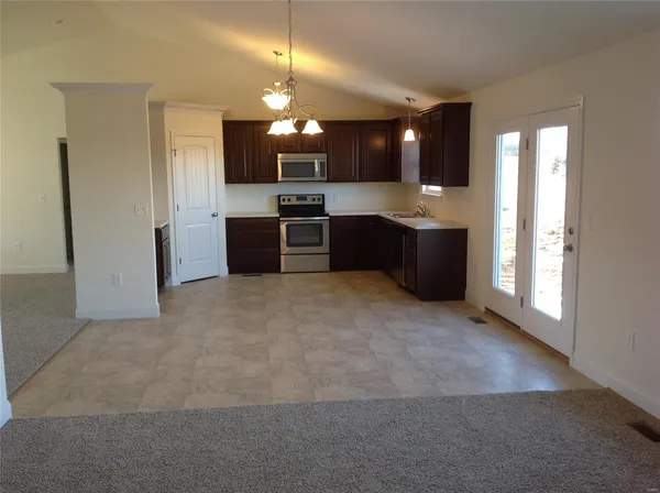 $525,900 | 1607 Sugar Creek Drive, Festus, MO 63028