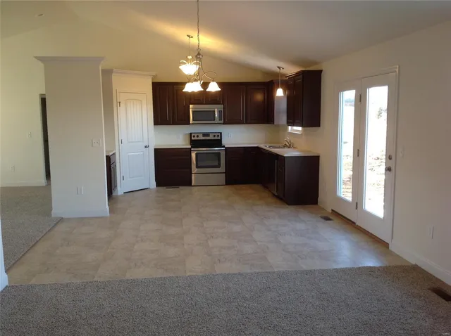 $525,900 | 1607 Sugar Creek Drive, Festus, MO 63028