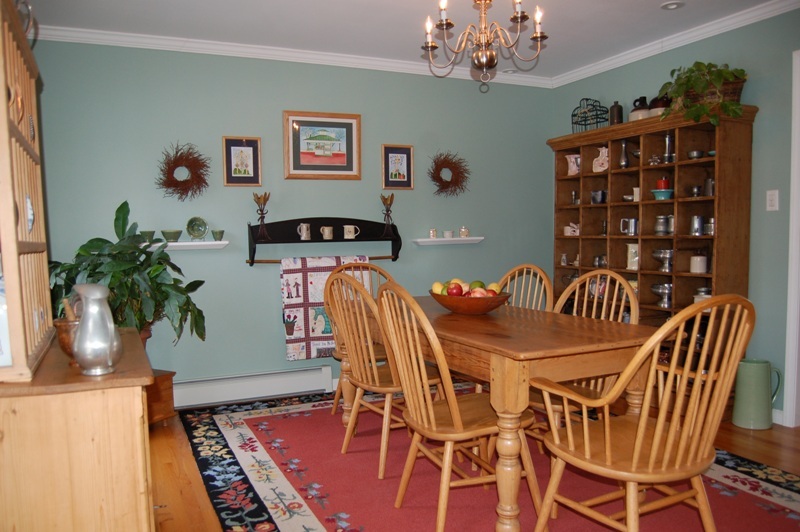299 Hancock Road Pittsfield, MA 01201 - Photo 4 of 17 dining room