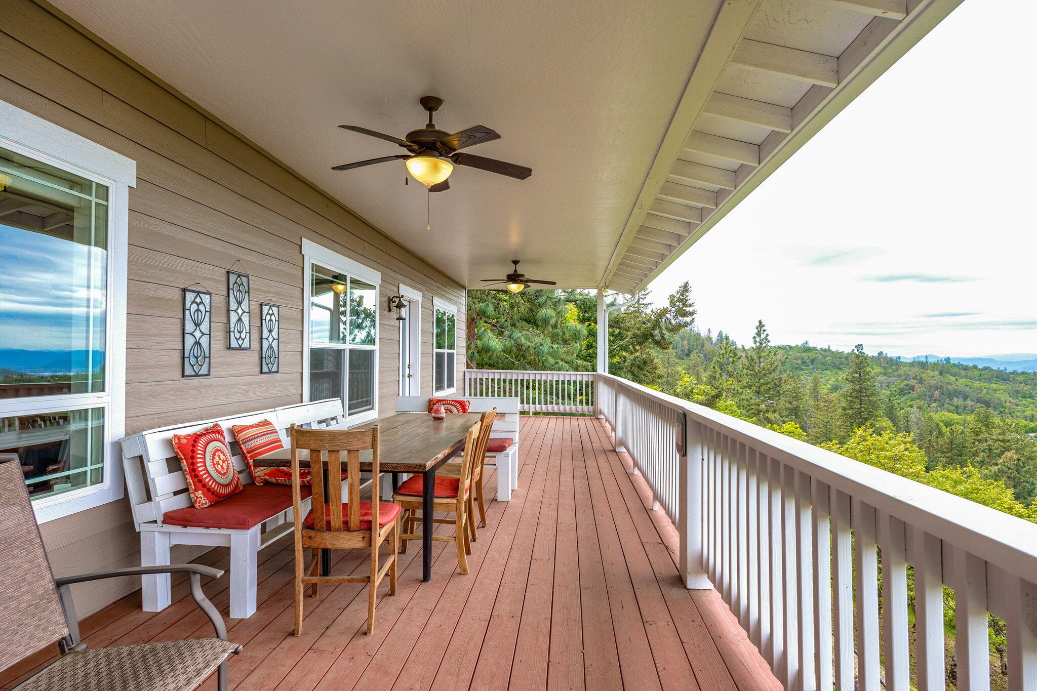 1011 Wren Ridge Drive Eagle Point, OR 97524 - Photo 50 of 89 Main Level Deck
