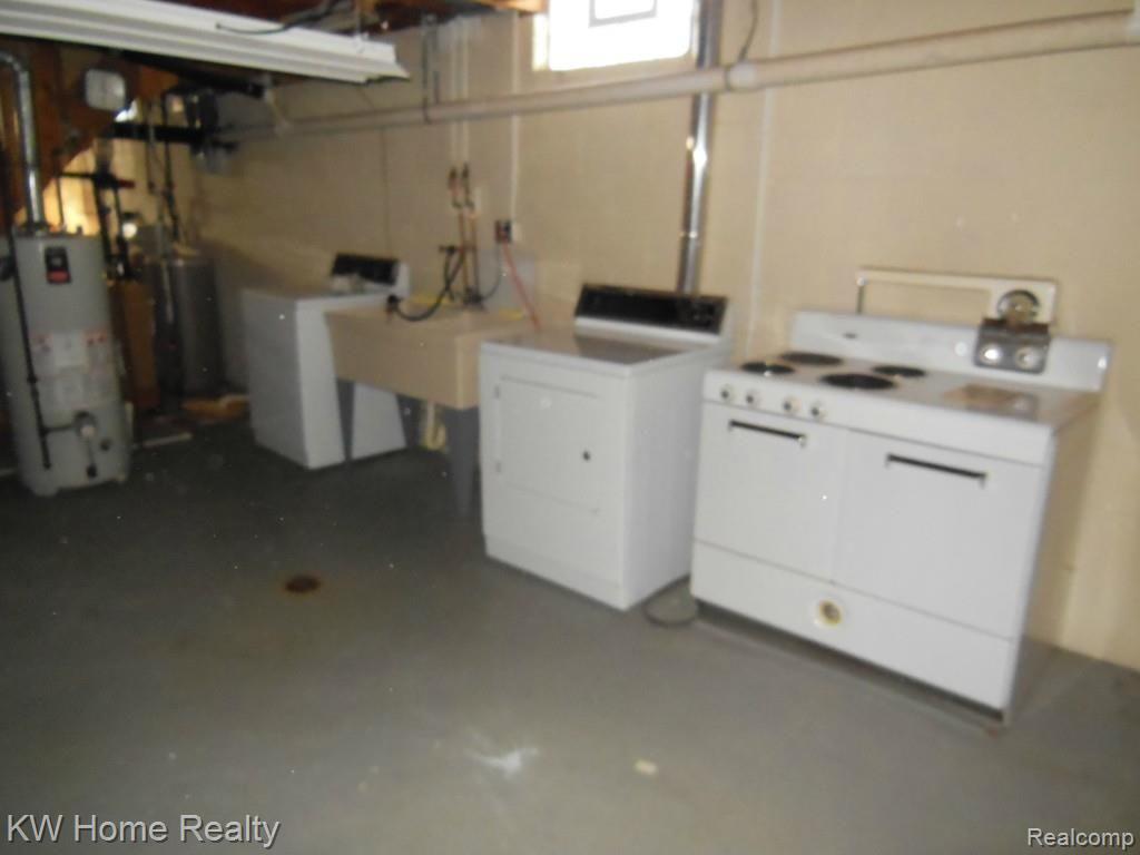 1620 South Hickory Ridge Road Milford, MI 48380 - Photo 20 of 20 Laundry room w/dual sink, washer/dryer included