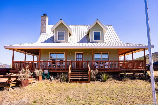 $775,000 | 2925 County Road 361, Utopia, TX 78884