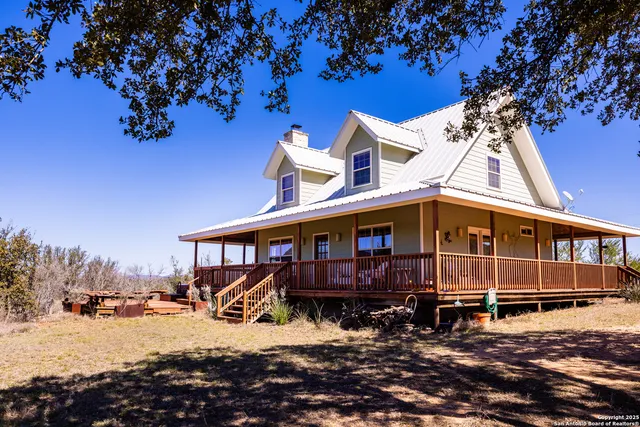 $775,000 | 2925 County Road 361, Utopia, TX 78884
