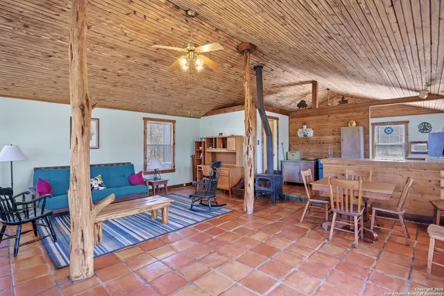 $775,000 | 2925 County Road 361, Utopia, TX 78884