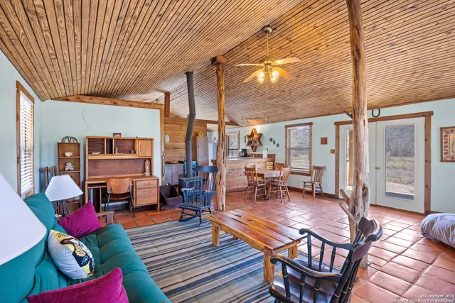 $775,000 | 2925 County Road 361, Utopia, TX 78884