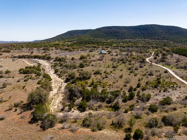 $775,000 | 2925 County Road 361, Utopia, TX 78884