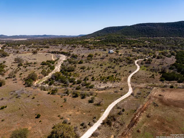 $775,000 | 2925 County Road 361, Utopia, TX 78884