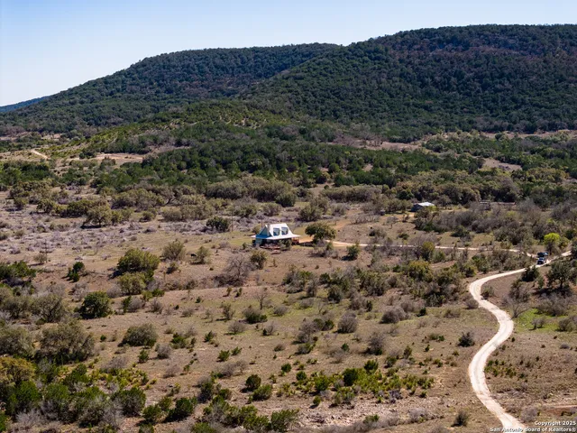 $775,000 | 2925 County Road 361, Utopia, TX 78884