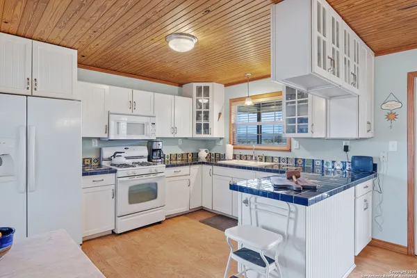 $699,000 | 2925 County Road 361, Utopia, TX 78884