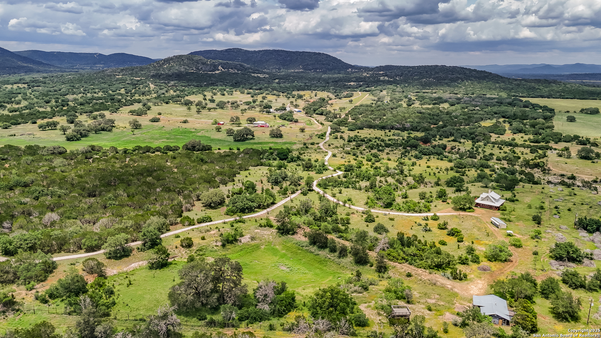 2925 County Road 361 Utopia, TX 78884 - Photo 34 of 35 a view of a city with lush green forest